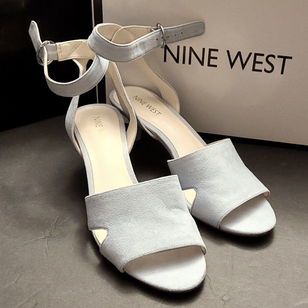 Nine West SZ8 Powder Blue Suede Slingback Kitten Heels